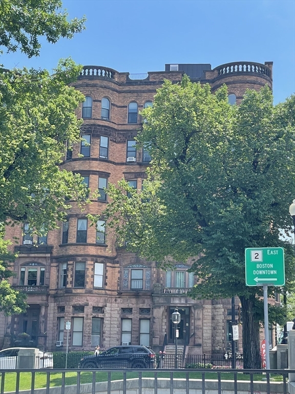 362 Commonwealth Ave # 2H
