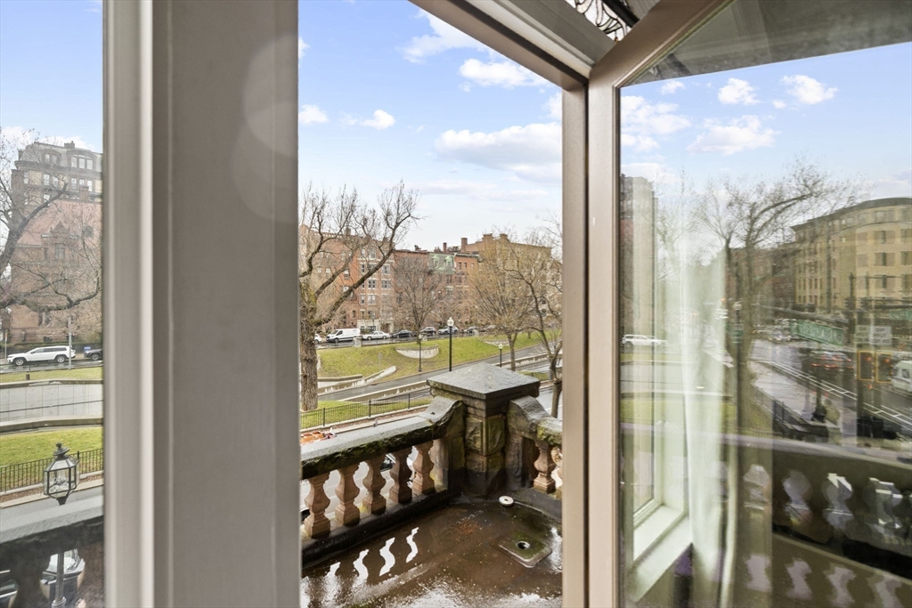 362 Commonwealth Ave # 2H
