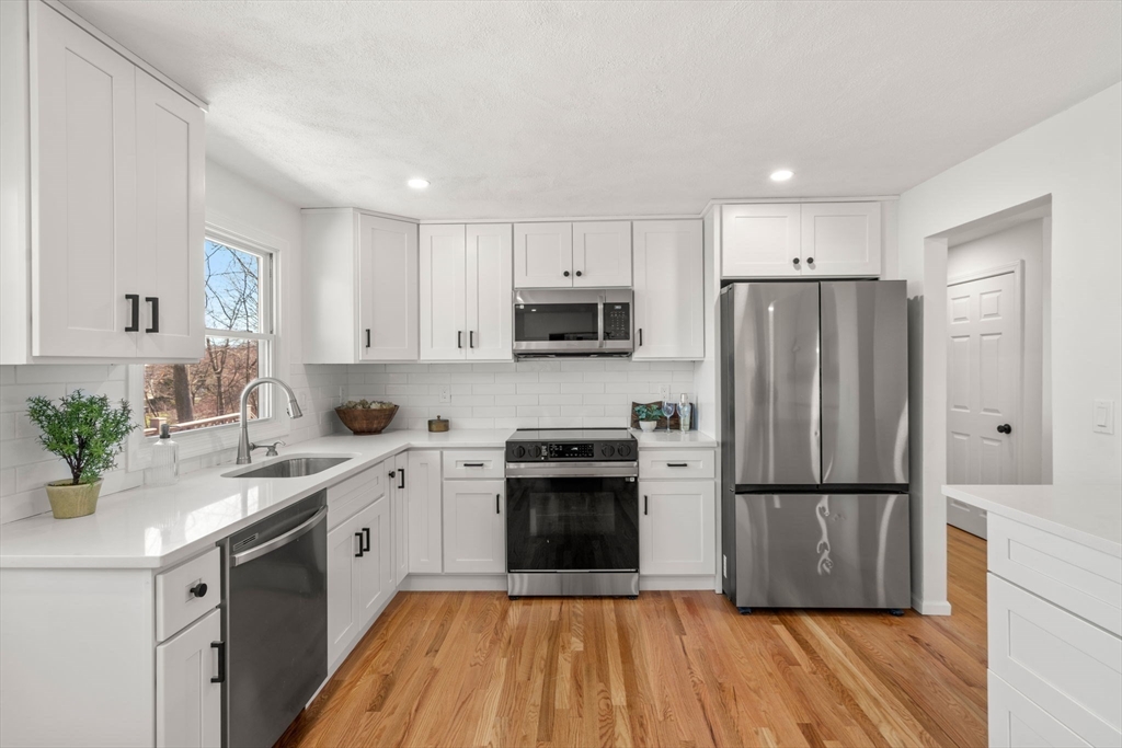 30 Mill Pond Ln