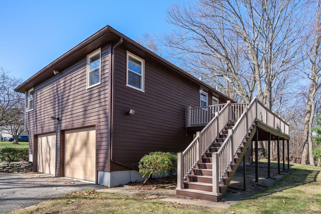 30 Mill Pond Ln