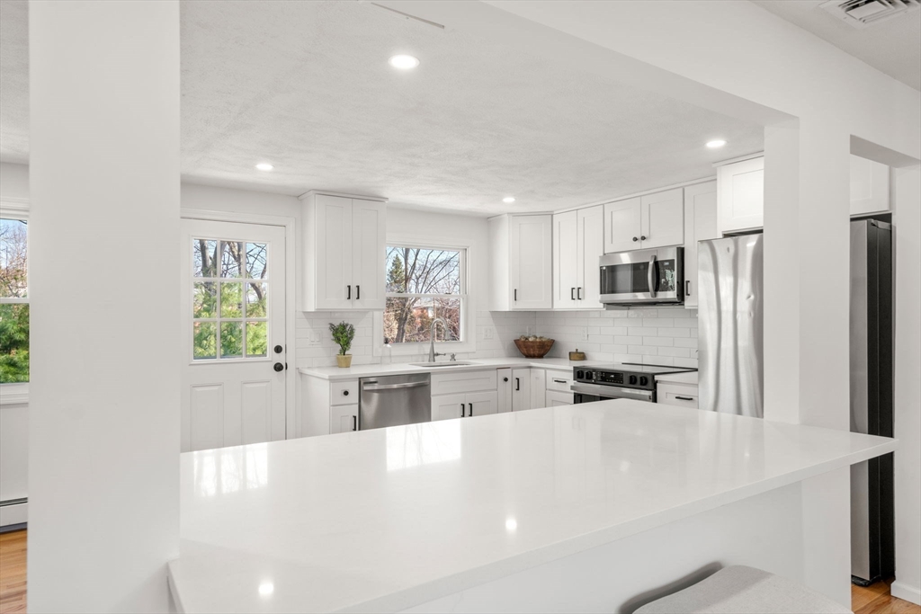 30 Mill Pond Ln