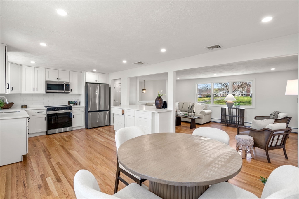 30 Mill Pond Ln