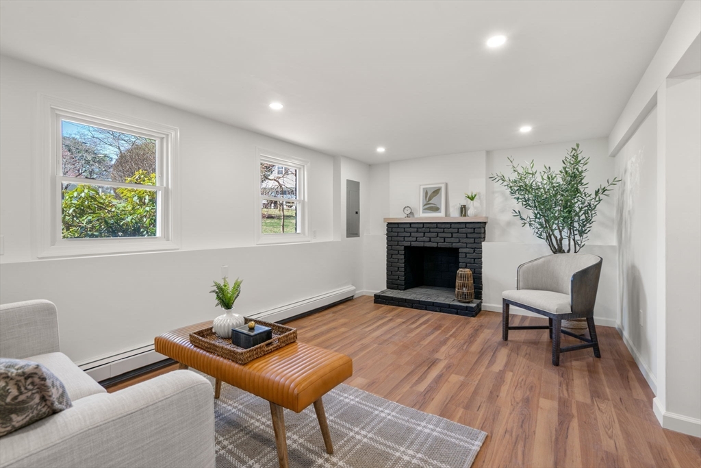 30 Mill Pond Ln