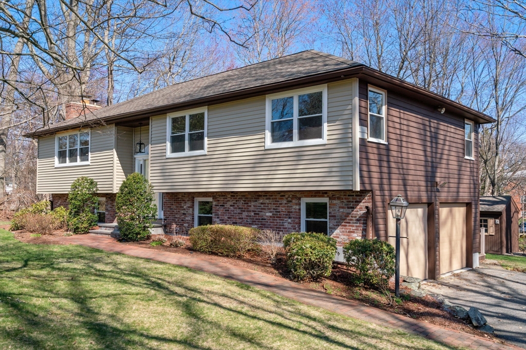 30 Mill Pond Ln