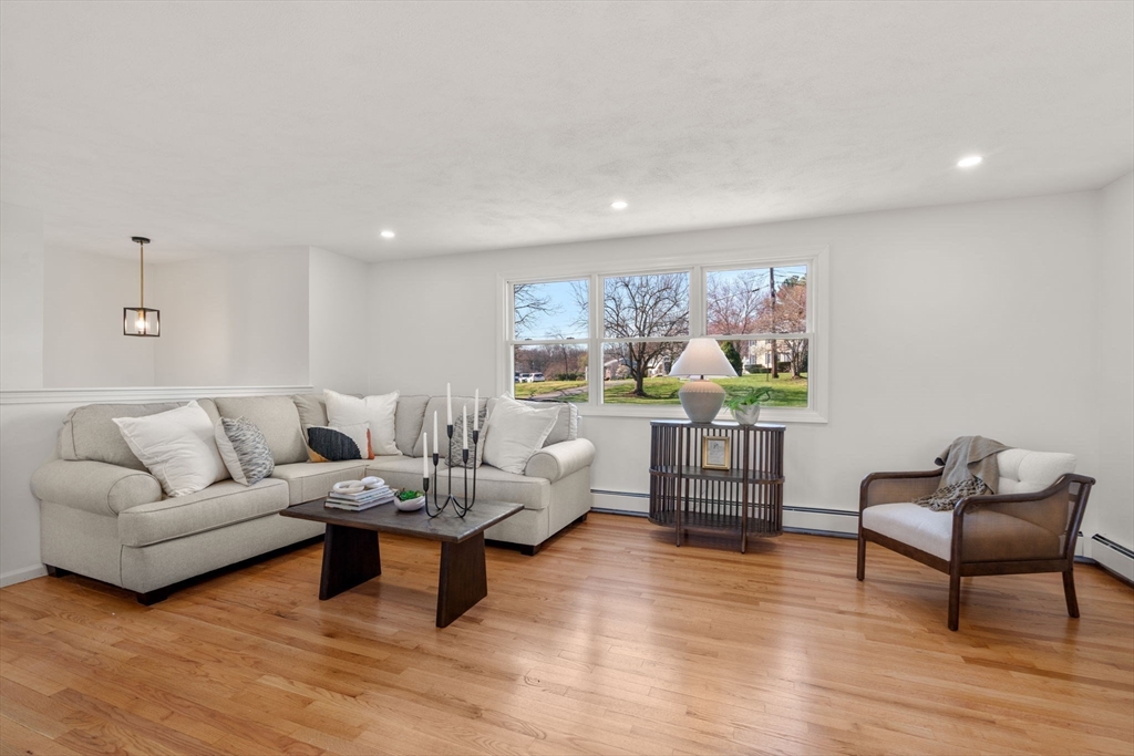 30 Mill Pond Ln