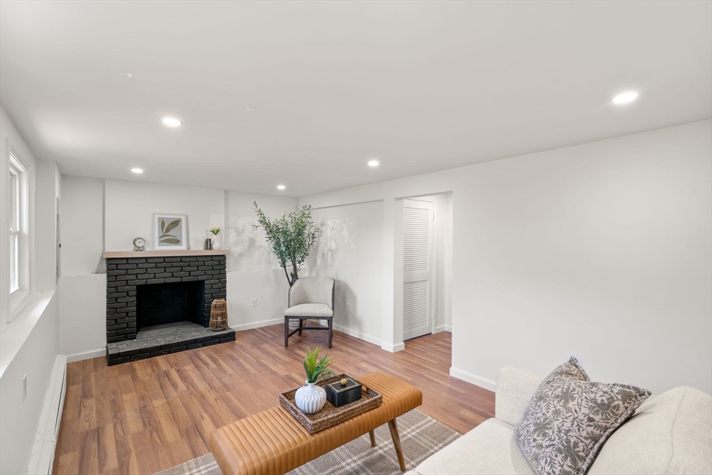30 Mill Pond Ln