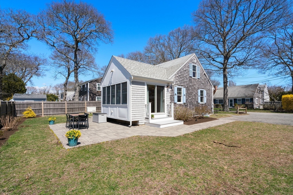 16 Eldona Ave