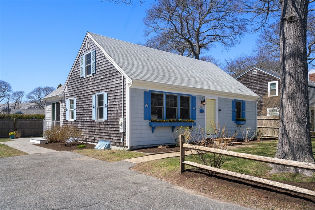 16 Eldona Ave