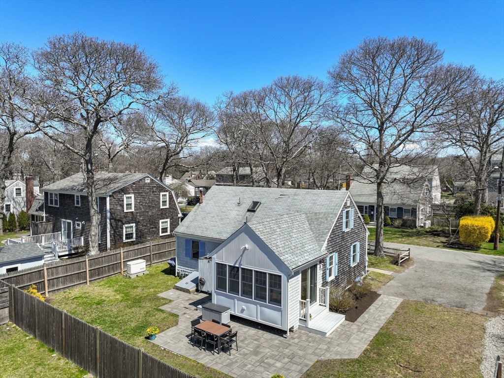 16 Eldona Ave
