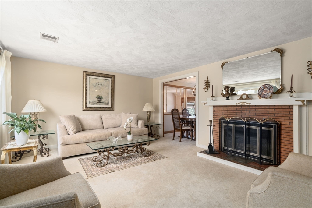 28 Saint Dennis Dr