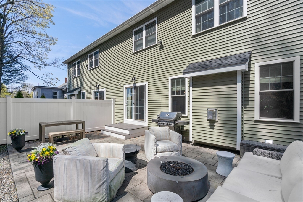 218 High St # 1
