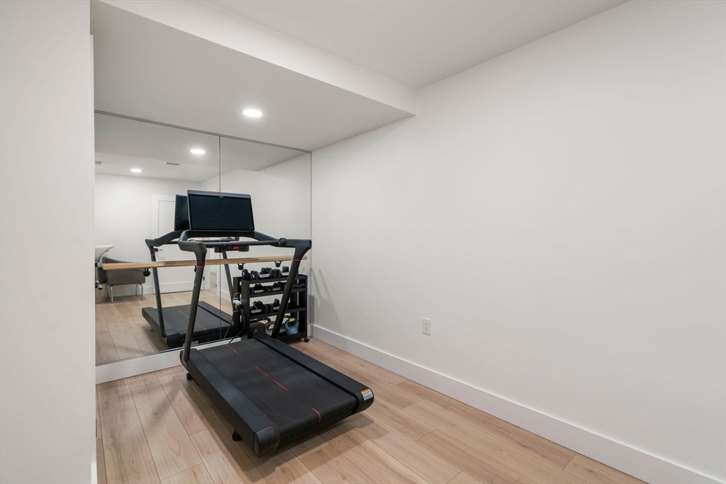 218 High St # 1