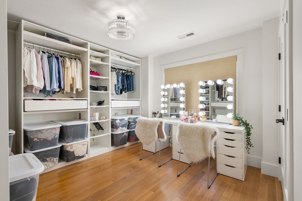 218 High St # 1