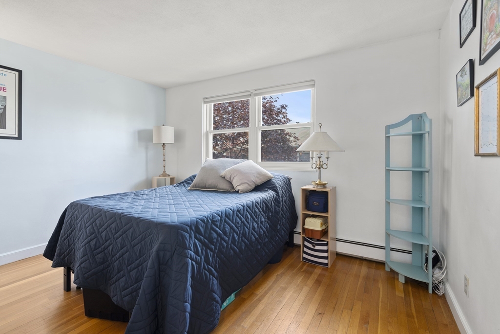 51 Warren St # 2 Unit: 2-2