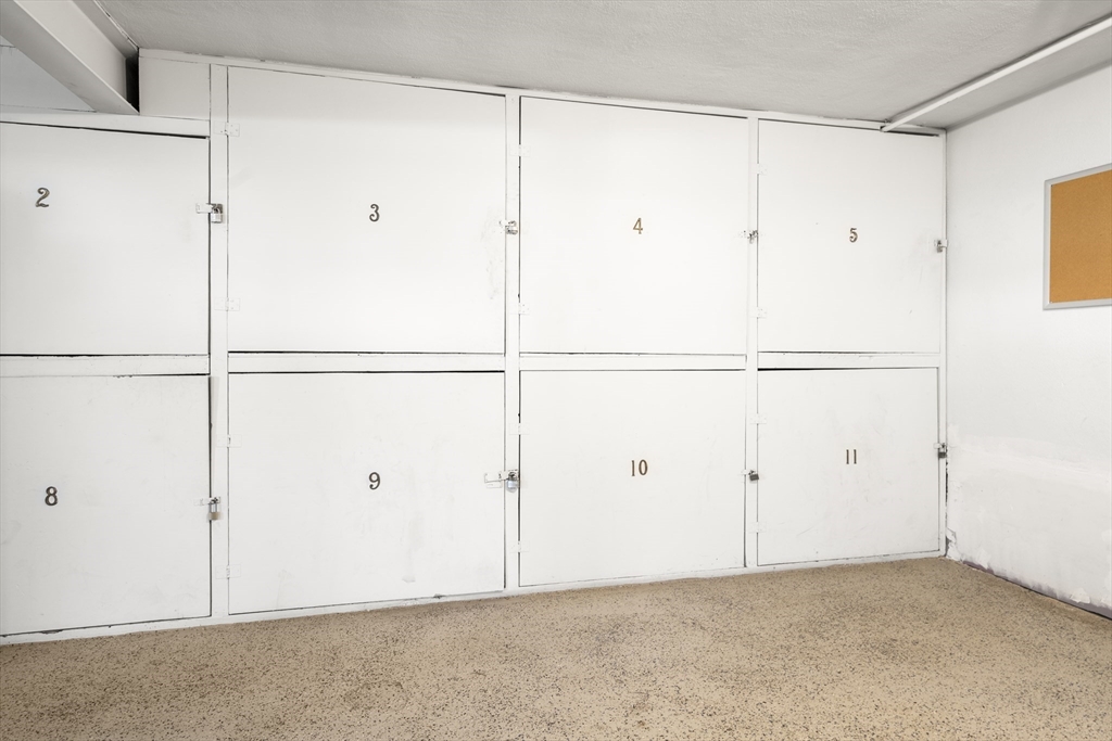 51 Warren St # 2 Unit: 2-2