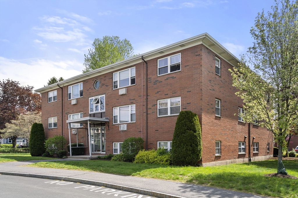 51 Warren St # 2 Unit: 2-2