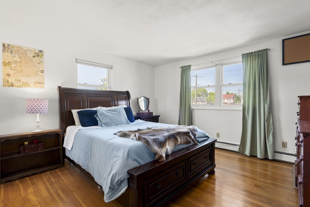 51 Warren St # 2 Unit: 2-2