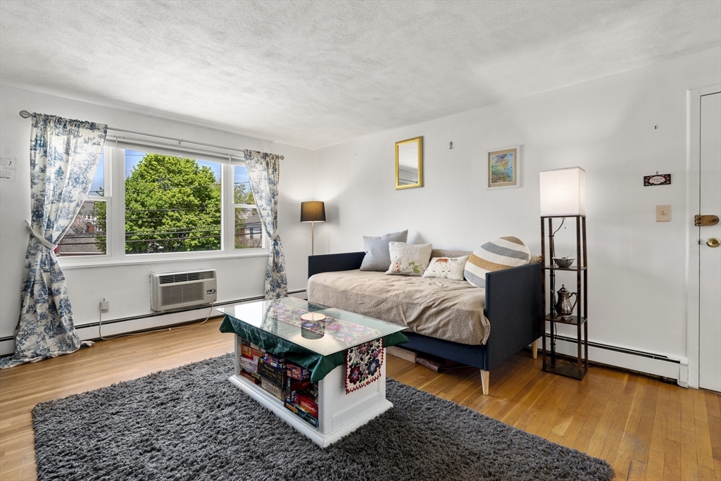 51 Warren St # 2 Unit: 2-2