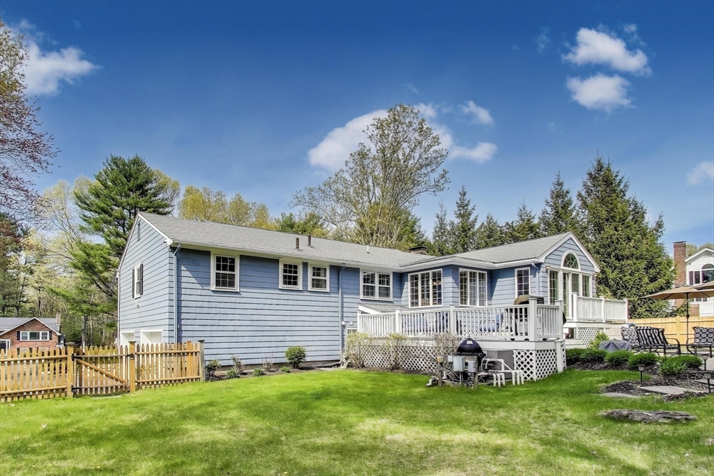 24 Spruce Dr