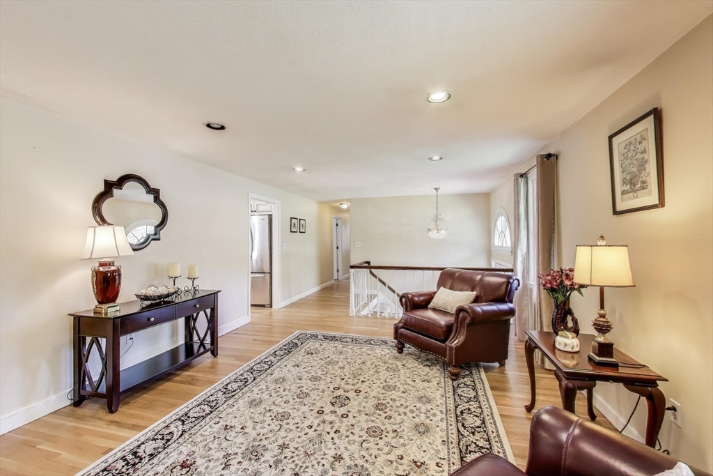 24 Spruce Dr