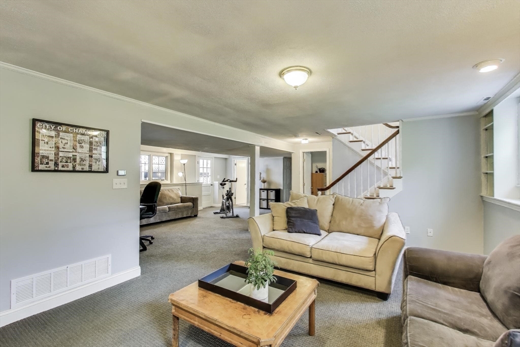 24 Spruce Dr