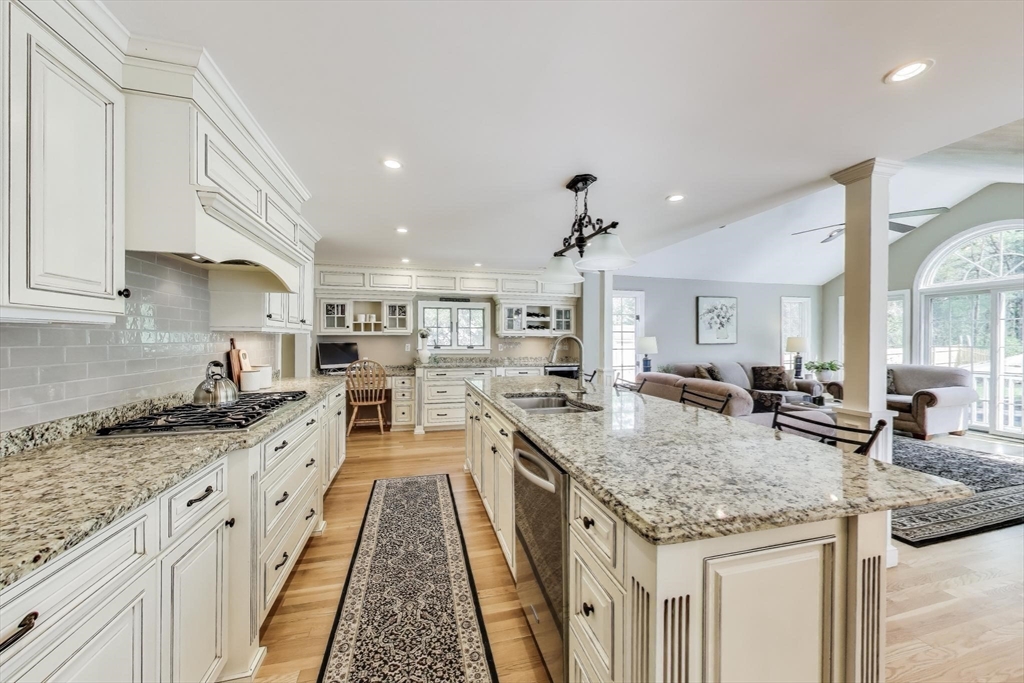 24 Spruce Dr