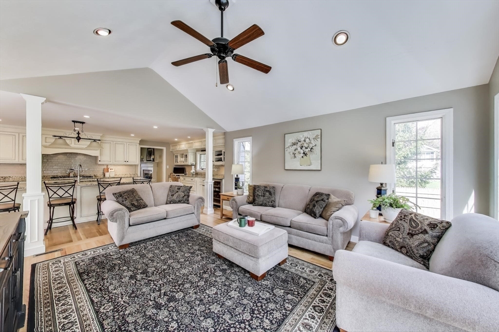 24 Spruce Dr