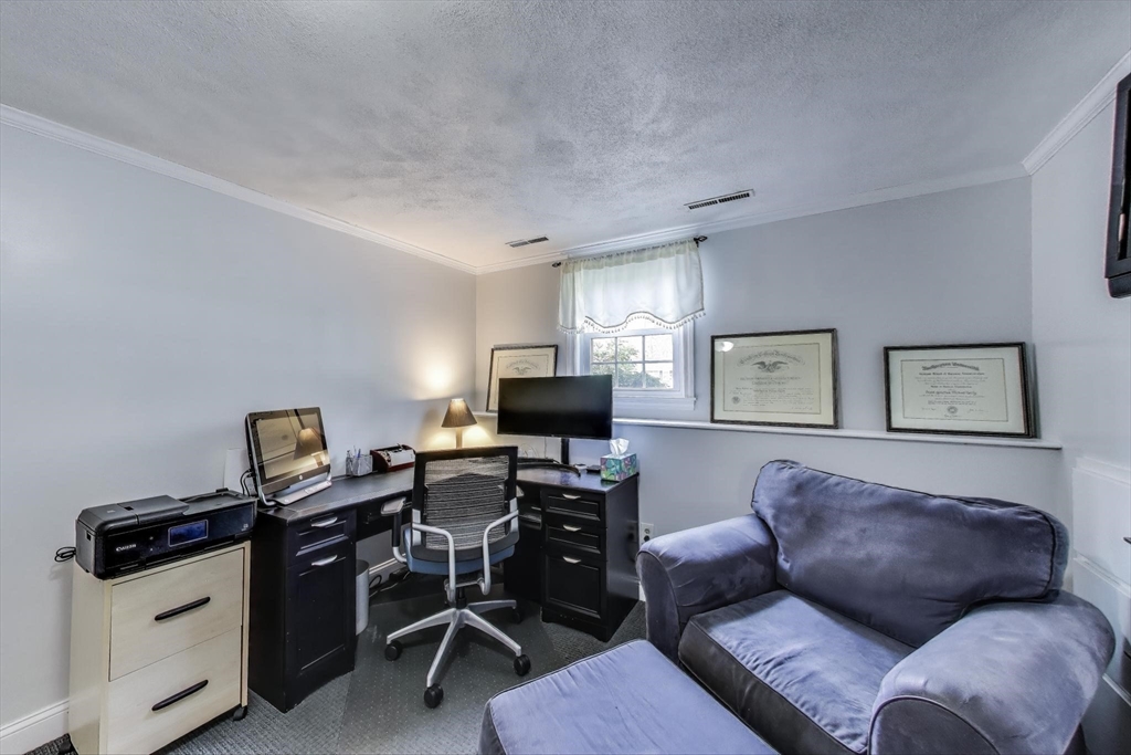 24 Spruce Dr