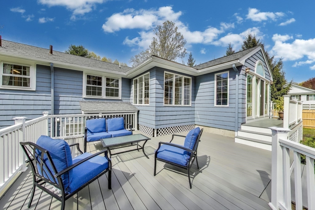 24 Spruce Dr