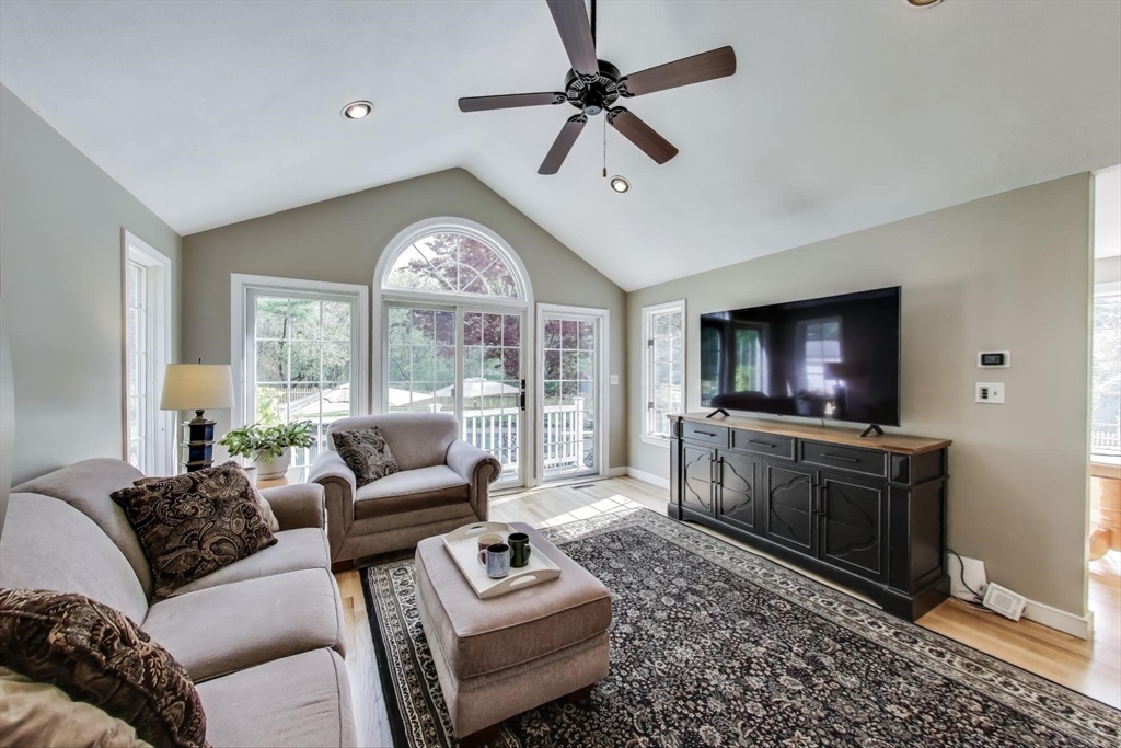 24 Spruce Dr