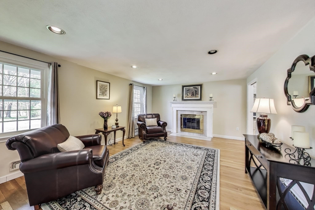 24 Spruce Dr