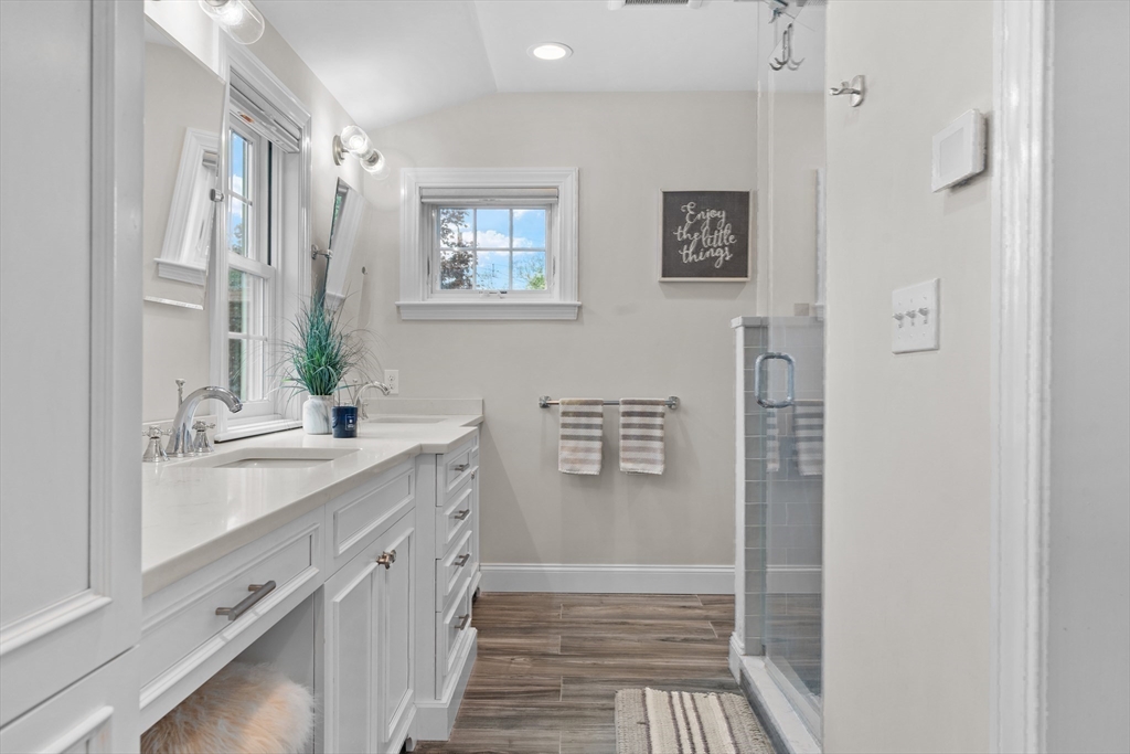 26 Cushing Rd