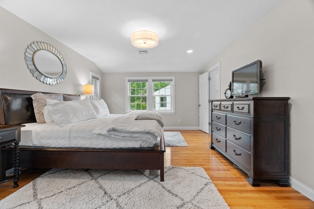 26 Cushing Rd