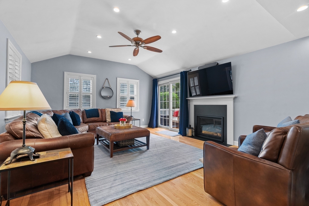 26 Cushing Rd