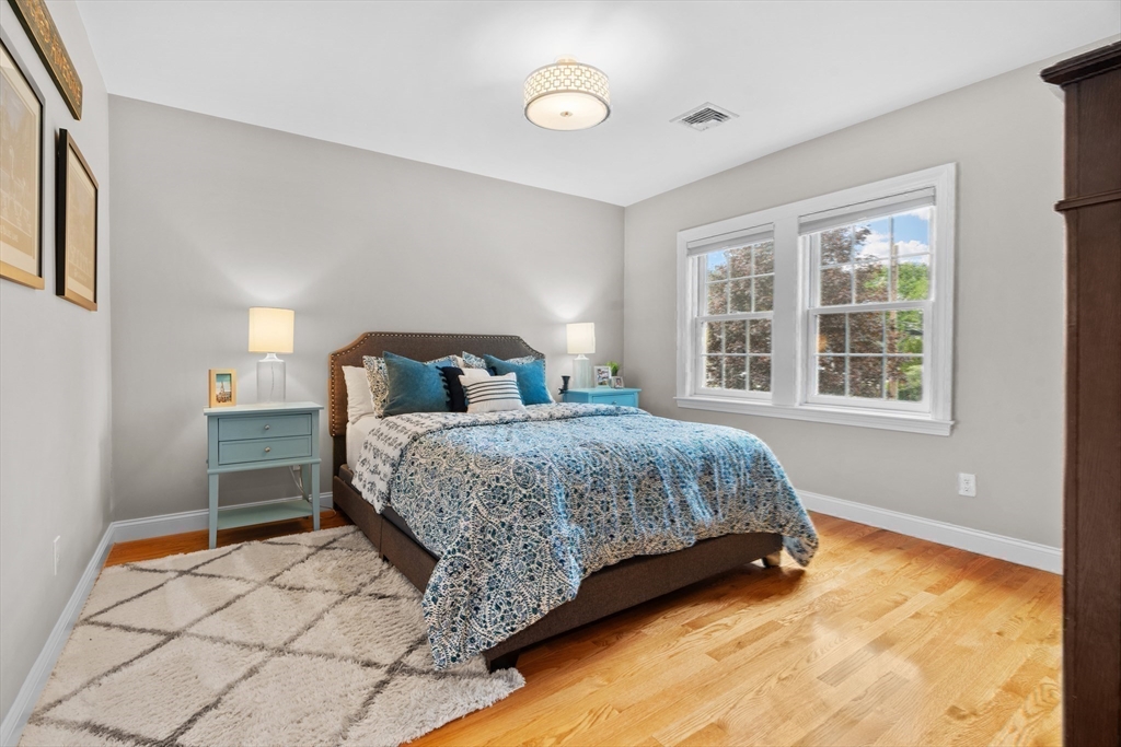 26 Cushing Rd