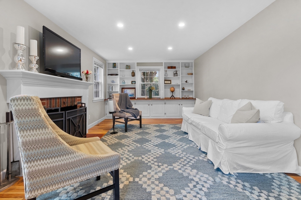 26 Cushing Rd