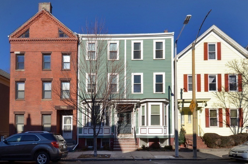 584 E 8th St # 1