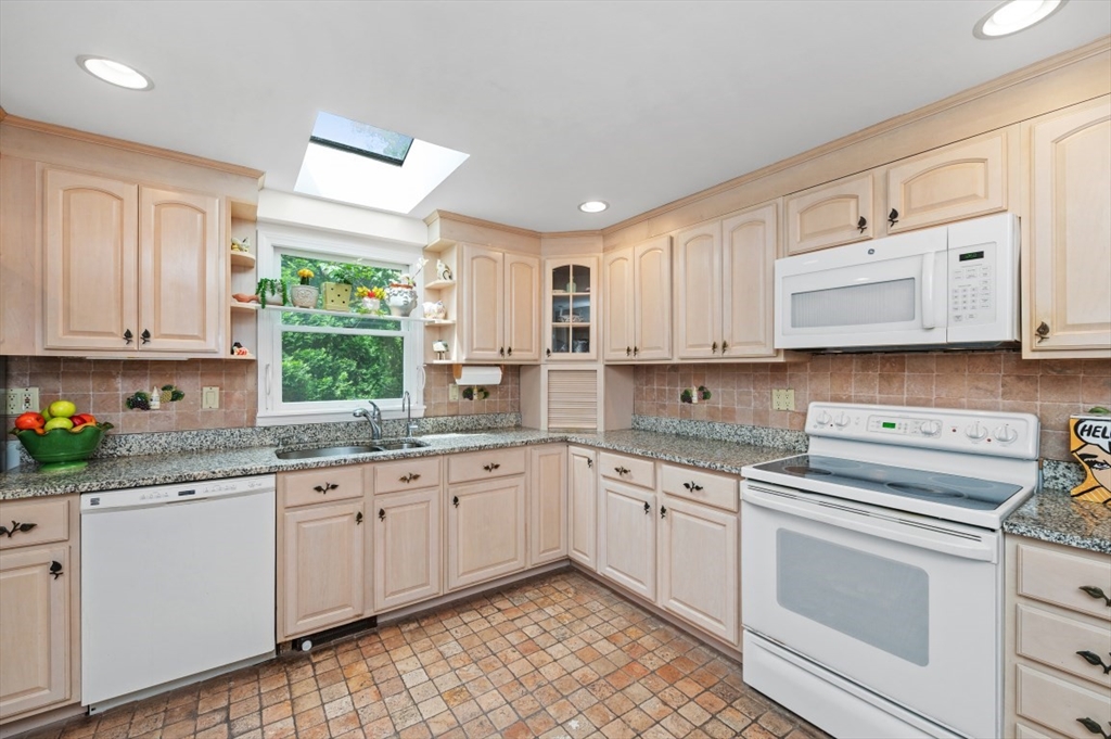 18 Edgewood Rd