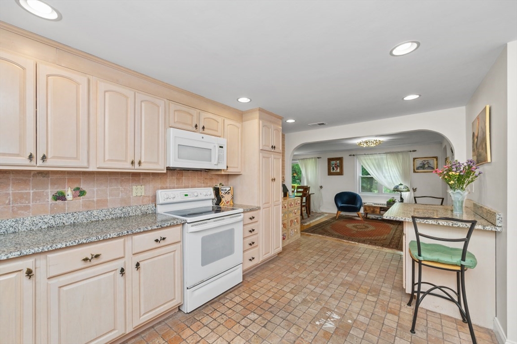 18 Edgewood Rd