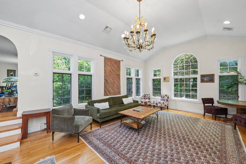18 Edgewood Rd