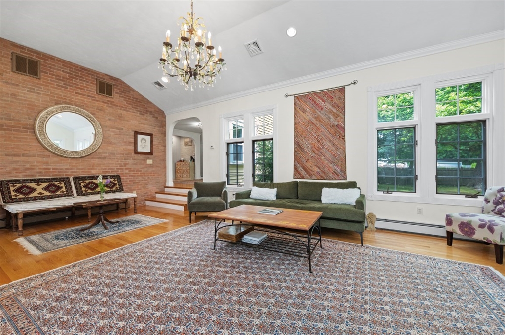 18 Edgewood Rd