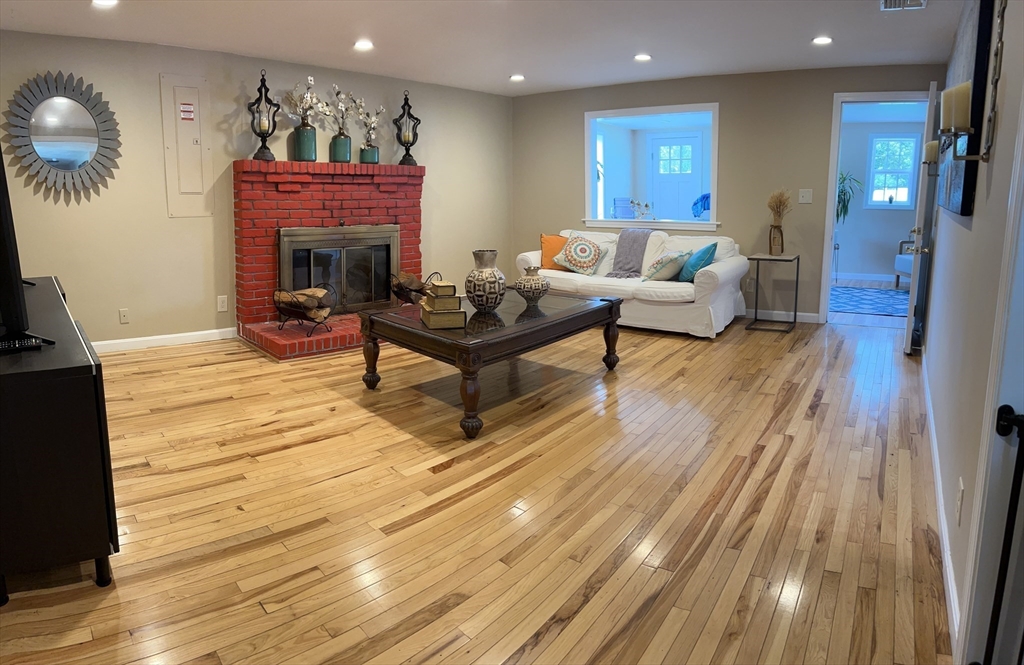 87 Nicholson Dr