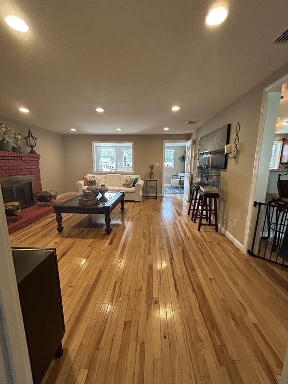 87 Nicholson Dr