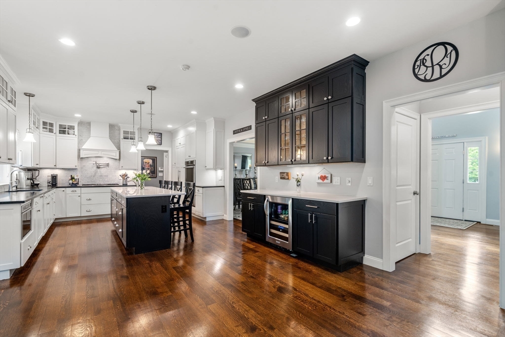 53 Thompson Ave