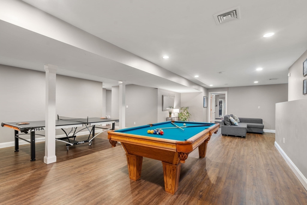 53 Thompson Ave