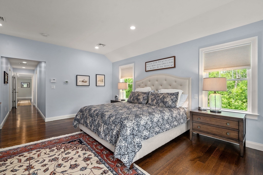53 Thompson Ave