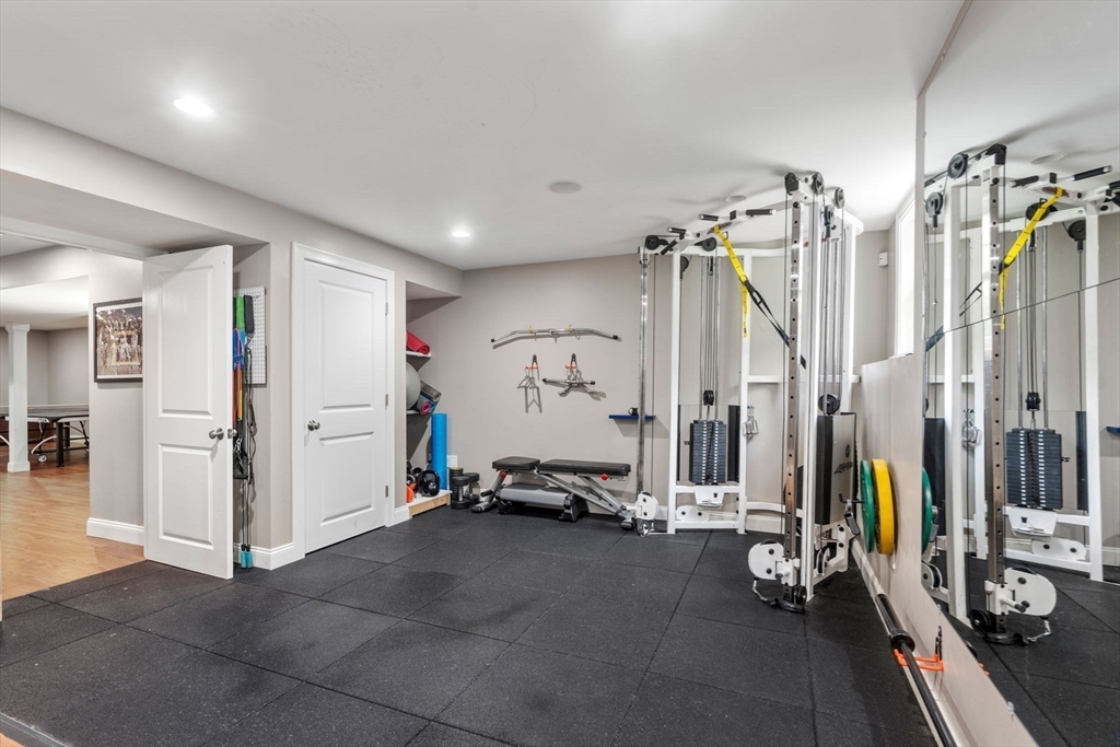 53 Thompson Ave