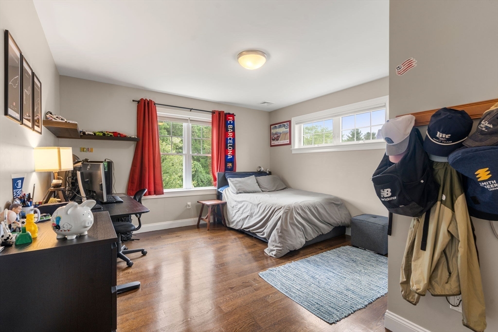 53 Thompson Ave