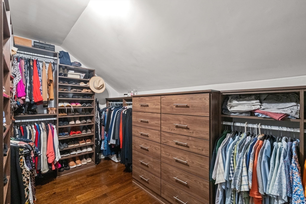 53 Thompson Ave