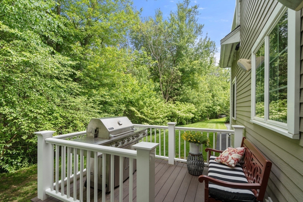 53 Thompson Ave